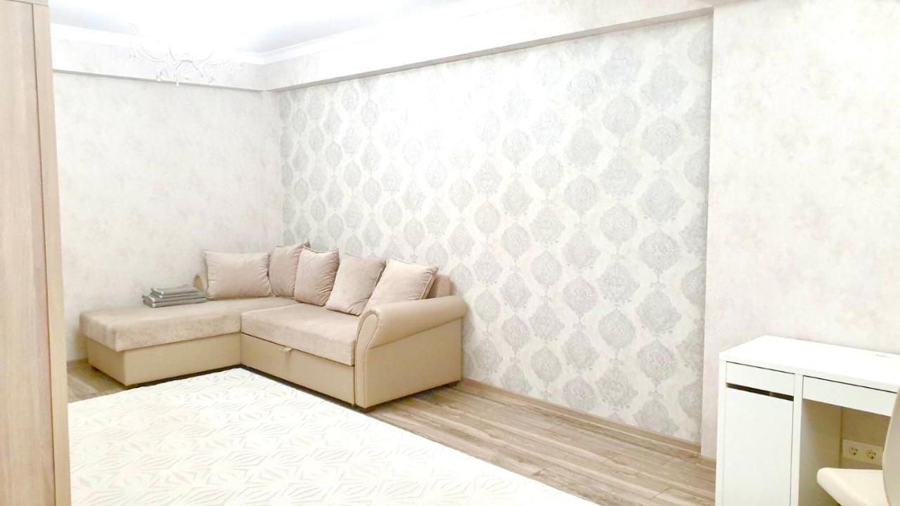 Center Apartment On Albisoara Street Кишинев Екстериор снимка